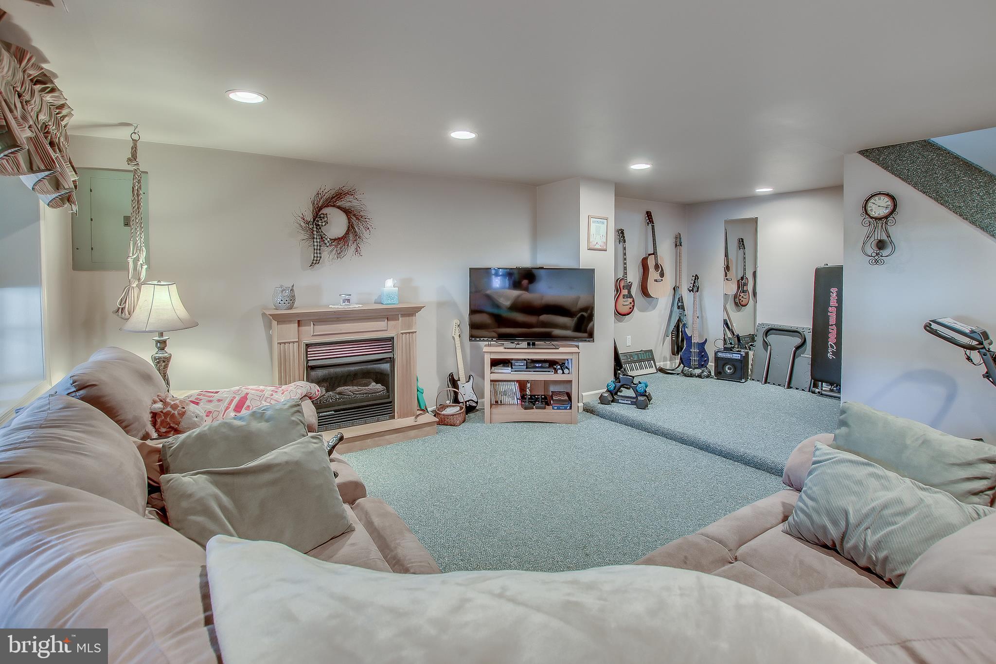 12835 Elnora Road Philadelphia, PA 19154 - Photo 21 of 36 Gallery Image 21