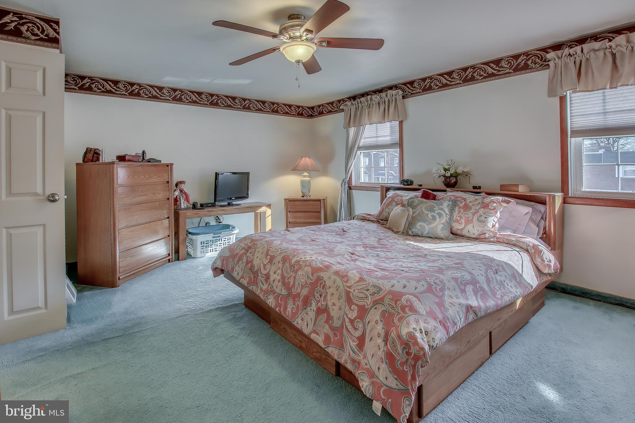 12835 Elnora Road Philadelphia, PA 19154 - Photo 23 of 36 Gallery Image 23