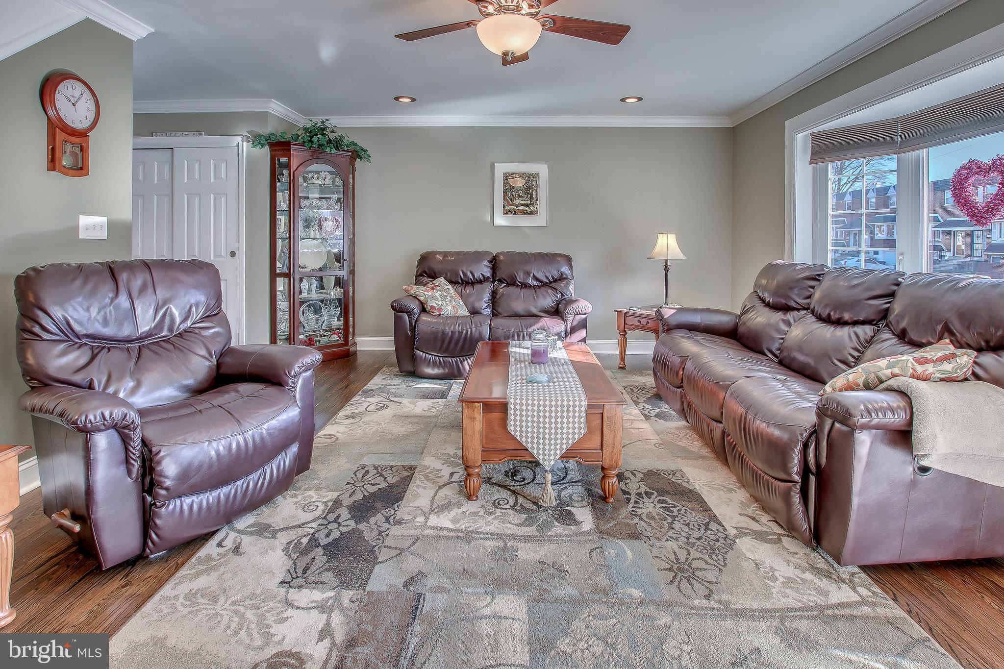 12835 Elnora Road Philadelphia, PA 19154 - Photo 4 of 36 Gallery Image 4