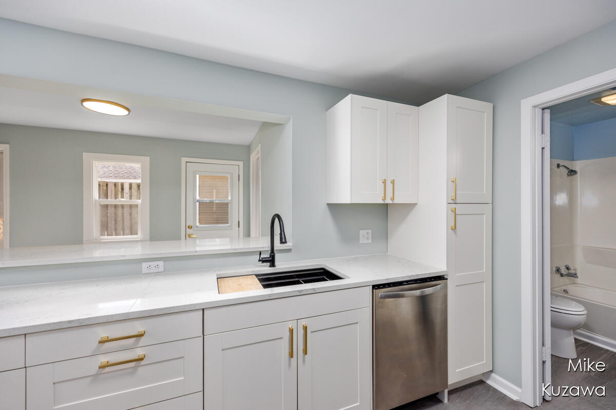 517 Pine Street Spring Lake, MI 49456 - Photo 11 of 43 IMG_1010