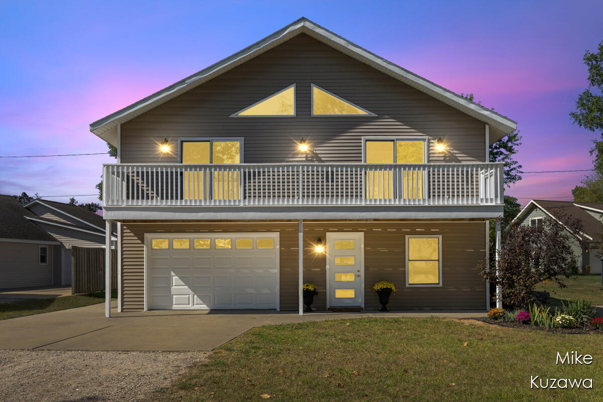 517 Pine Street Spring Lake, MI 49456 - Photo 2 of 43 IMG_1000