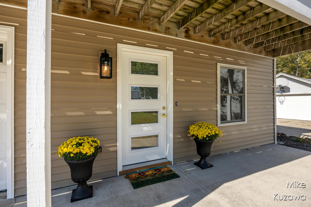 517 Pine Street Spring Lake, MI 49456 - Photo 3 of 43 IMG_1001