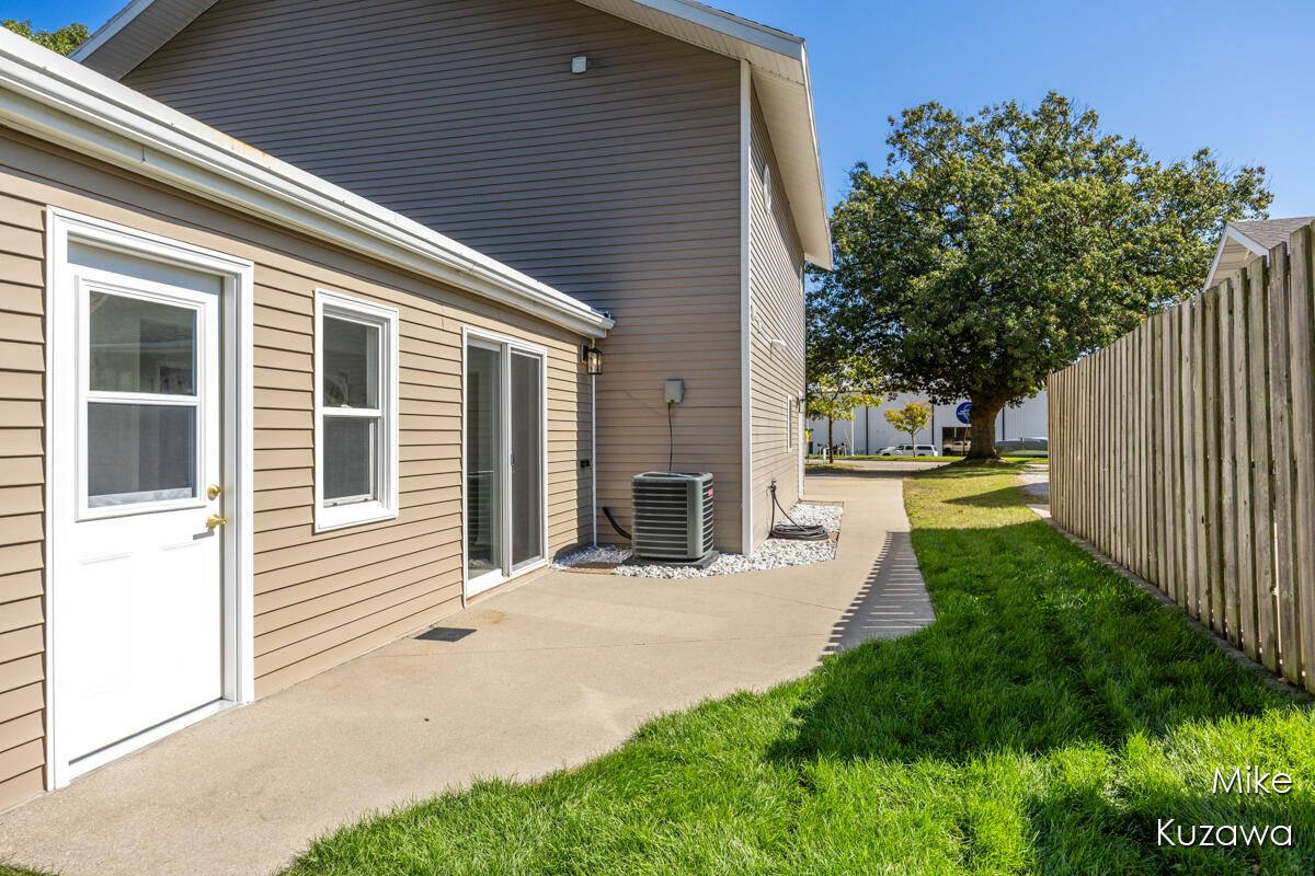 517 Pine Street Spring Lake, MI 49456 - Photo 34 of 43 IMG_1034