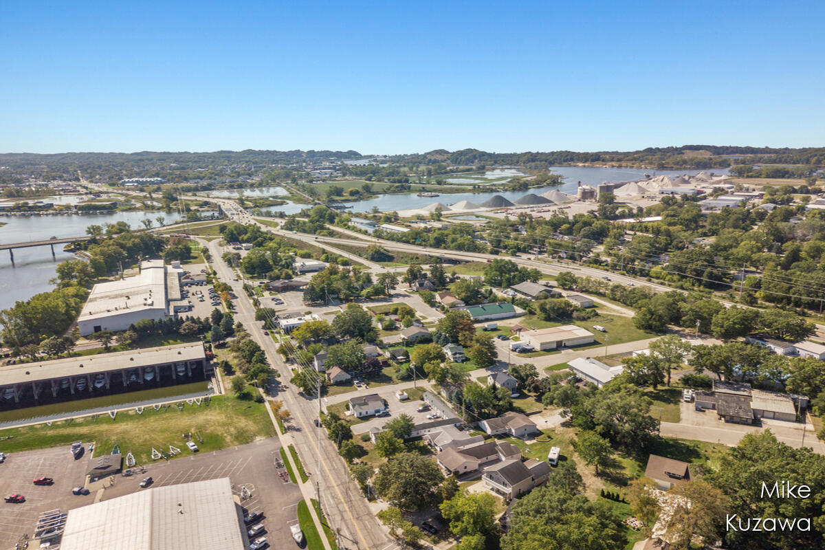 517 Pine Street Spring Lake, MI 49456 - Photo 38 of 43 IMG_1037