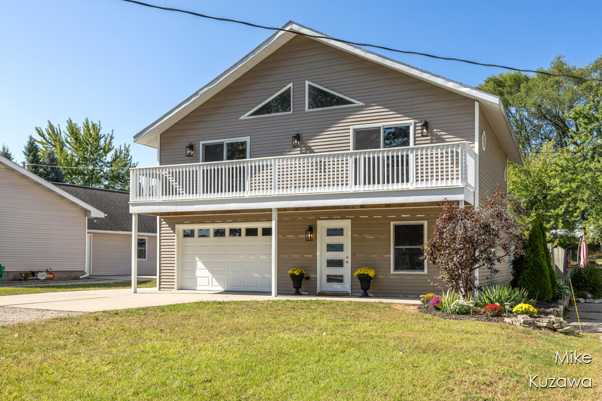 517 Pine Street Spring Lake, MI 49456 - Photo 4 of 43 IMG_1002