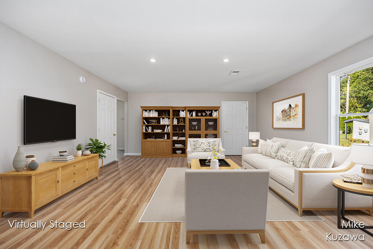 517 Pine Street Spring Lake, MI 49456 - Photo 7 of 43 LivingRoom