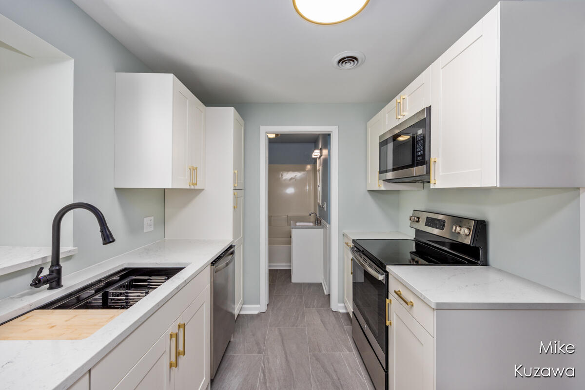 517 Pine Street Spring Lake, MI 49456 - Photo 10 of 43 IMG_1009