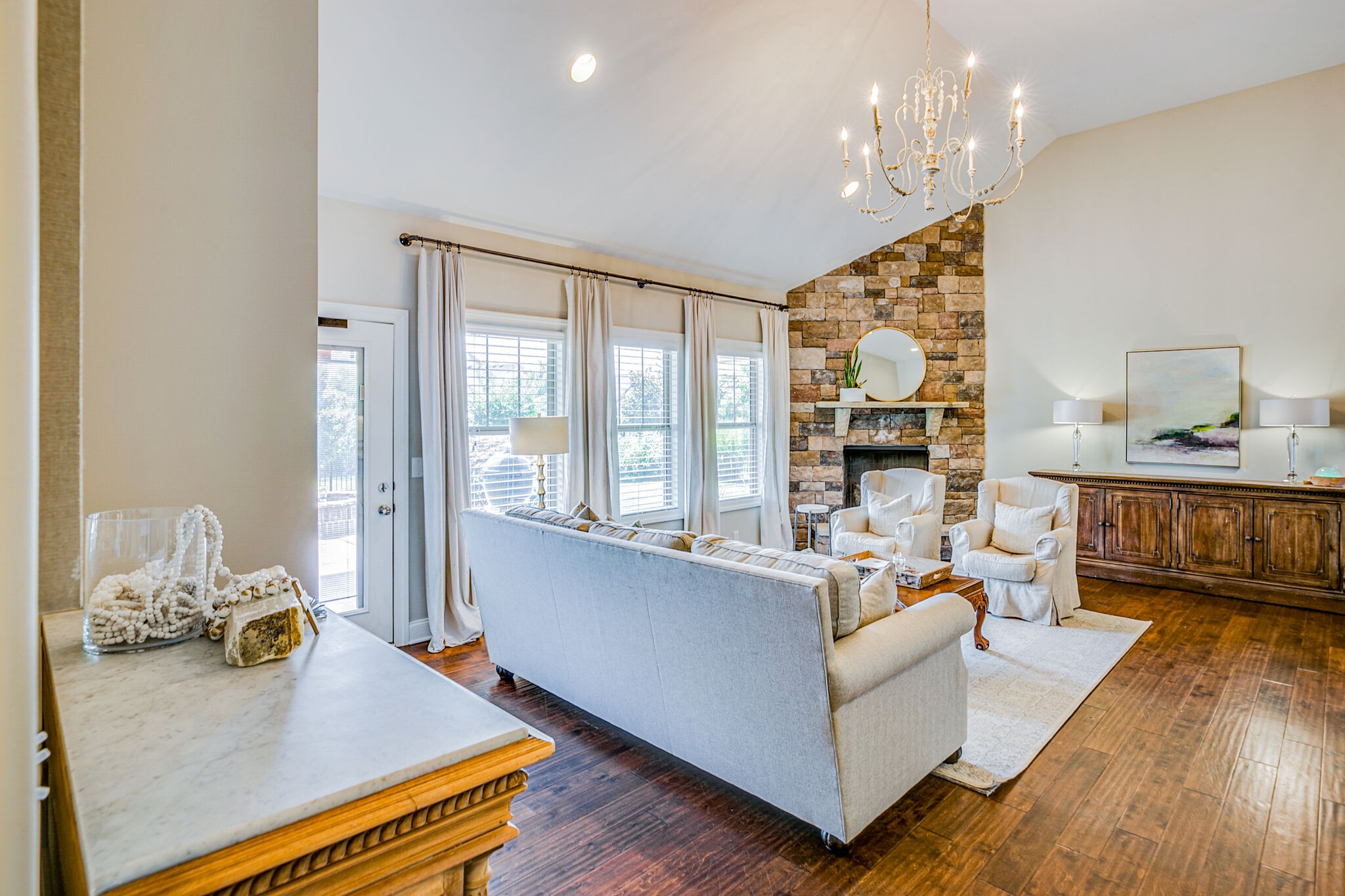 911 Contessa Drive Murfreesboro, TN 37128 - Photo 13 of 42 a living room with furniture and a table