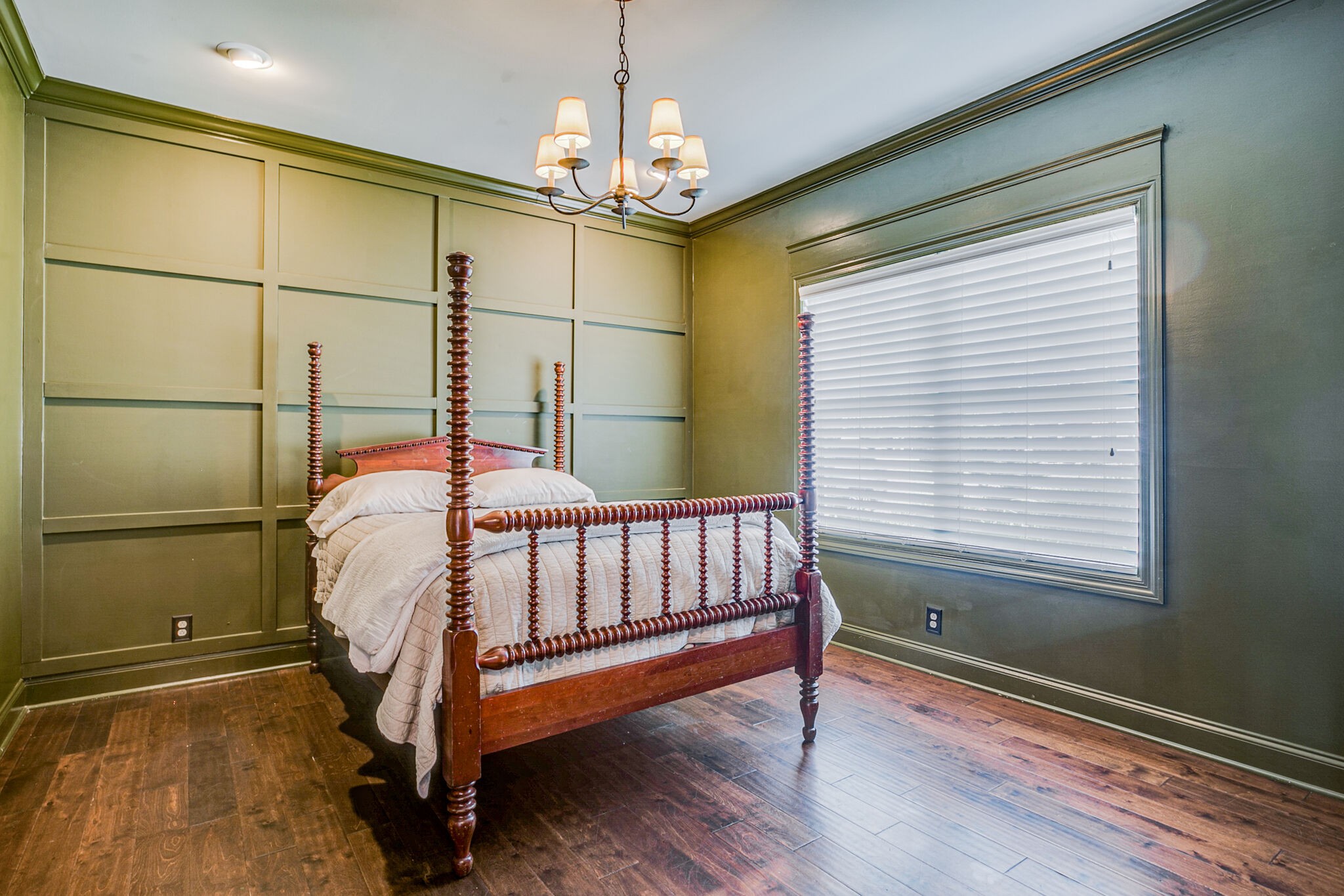 911 Contessa Drive Murfreesboro, TN 37128 - Photo 8 of 42 a bed sitting in a bedroom next to a window