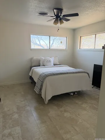 $2,200 | 703 Atkins Avenue, Devine, TX 78016