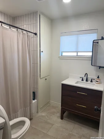 $2,200 | 703 Atkins Avenue, Devine, TX 78016