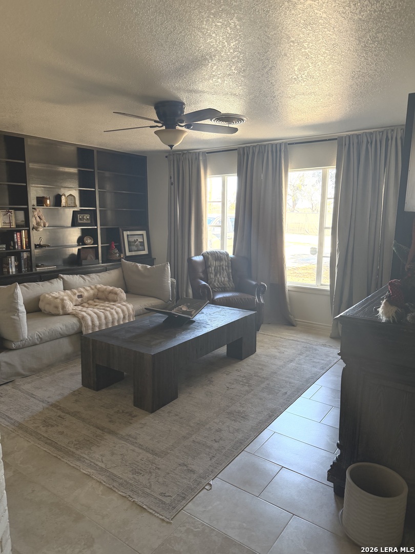 703 Atkins Avenue Devine, TX 78016 - Photo 5 of 13