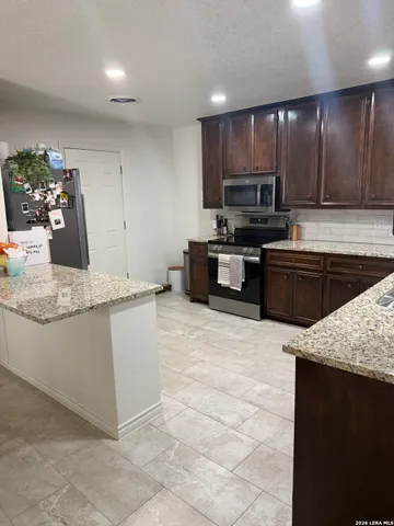 $2,200 | 703 Atkins Avenue, Devine, TX 78016