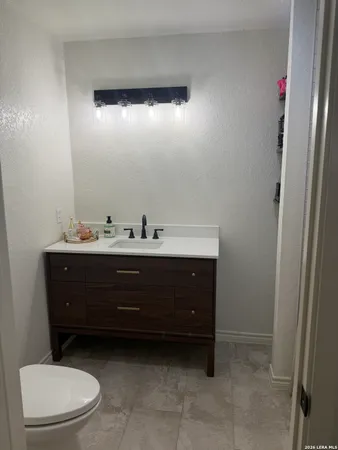 $2,200 | 703 Atkins Avenue, Devine, TX 78016