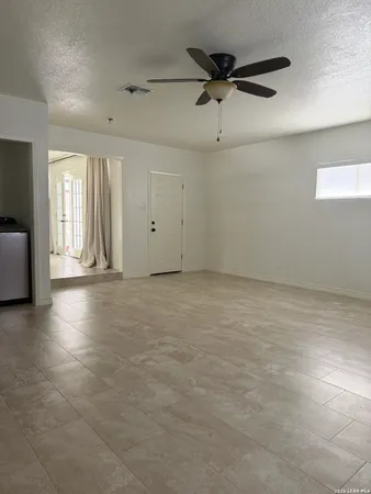 $2,200 | 703 Atkins Avenue, Devine, TX 78016