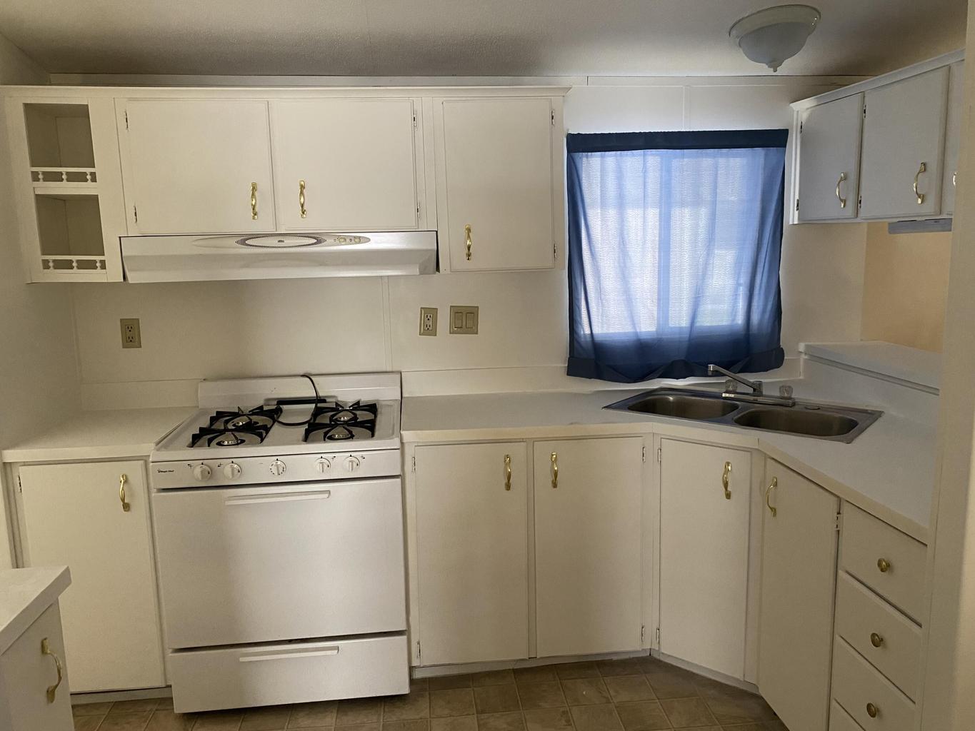 701 Montara Road, Unit 259 Barstow, CA 92311 - Photo 6 of 11 Kitchen