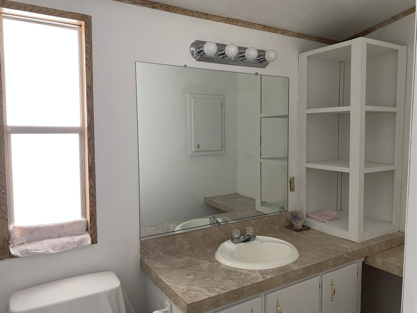 701 Montara Road, Unit 259 Barstow, CA 92311 - Photo 8 of 11 Master Bath