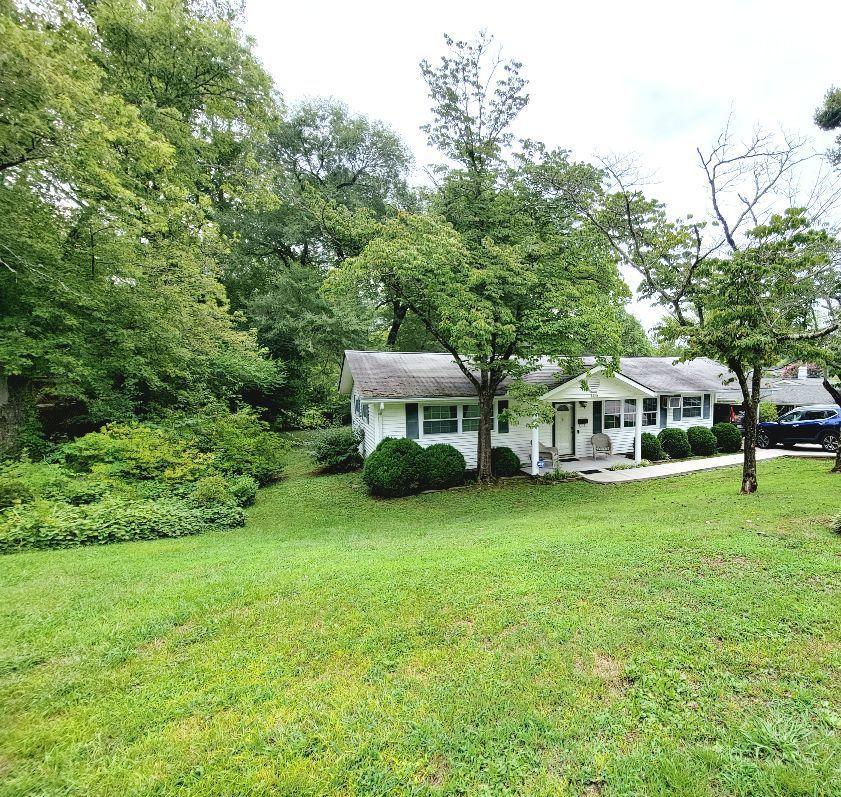 146 Beverly Circle Oak Ridge, TN 37830 - Photo 19 of 20 Front Left