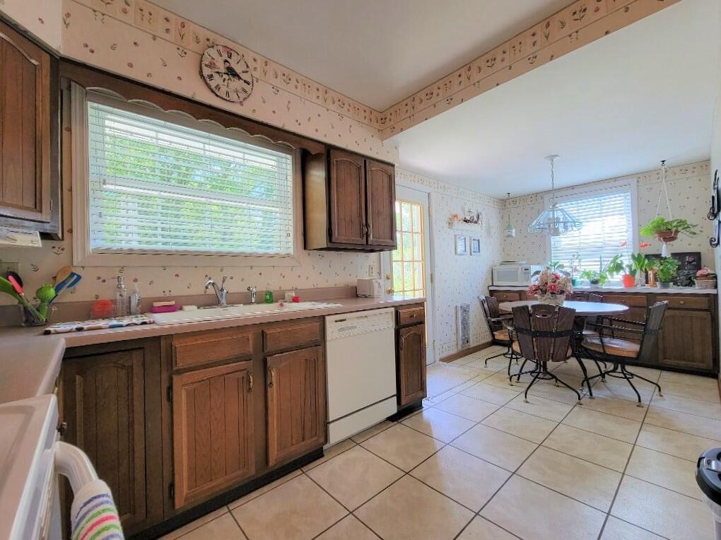 146 Beverly Circle Oak Ridge, TN 37830 - Photo 6 of 20 Kitchen 2