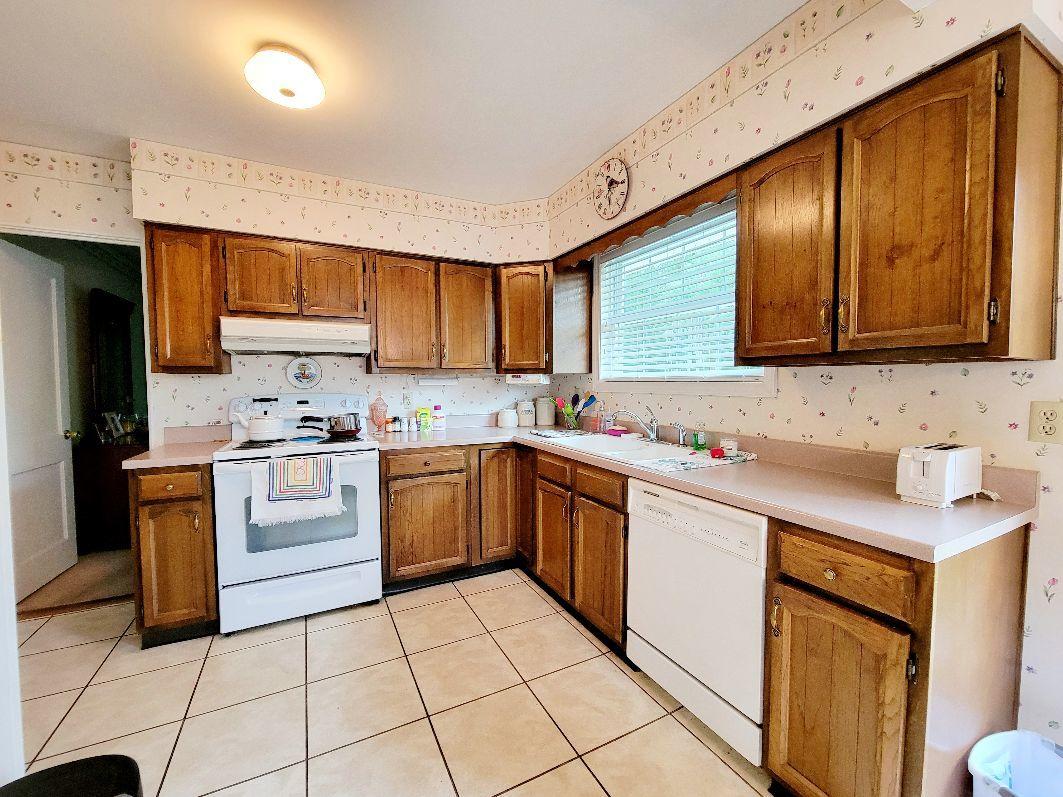 146 Beverly Circle Oak Ridge, TN 37830 - Photo 7 of 20 Great kitchen