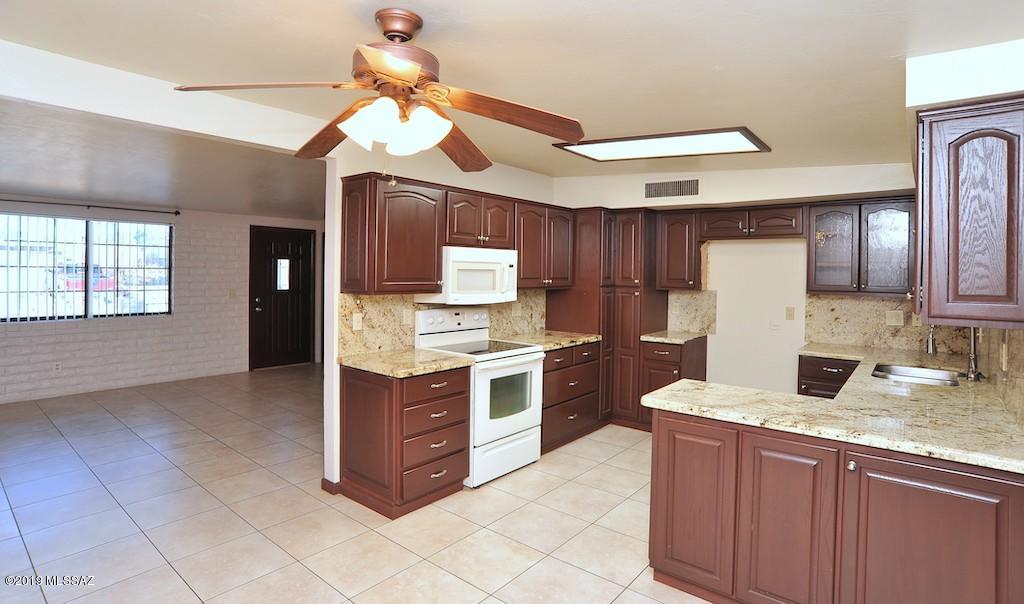 8332 East Rolling Ridge Street Tucson, AZ 85710 - Photo 14 of 49