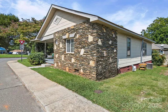 $275,000 | 408 Woodlawn Avenue, Cramerton, NC 28032