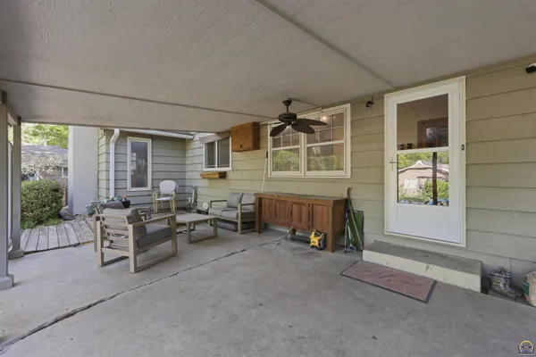 $345,000 | 2865 Southwest Jewell Avenue, Topeka, KS 66611