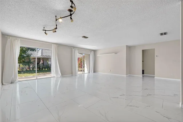 $2,100 | 10659 Windsor Court, Orlando, FL 32821