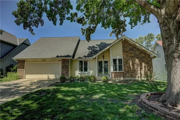 $459,000 | 9760 West 101st Terrace, Overland Park, KS 66212