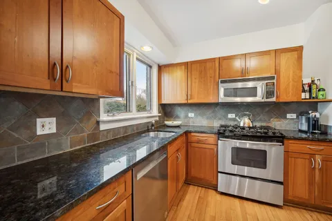 $925,000 | 611 Roger Avenue, Kenilworth, IL 60043