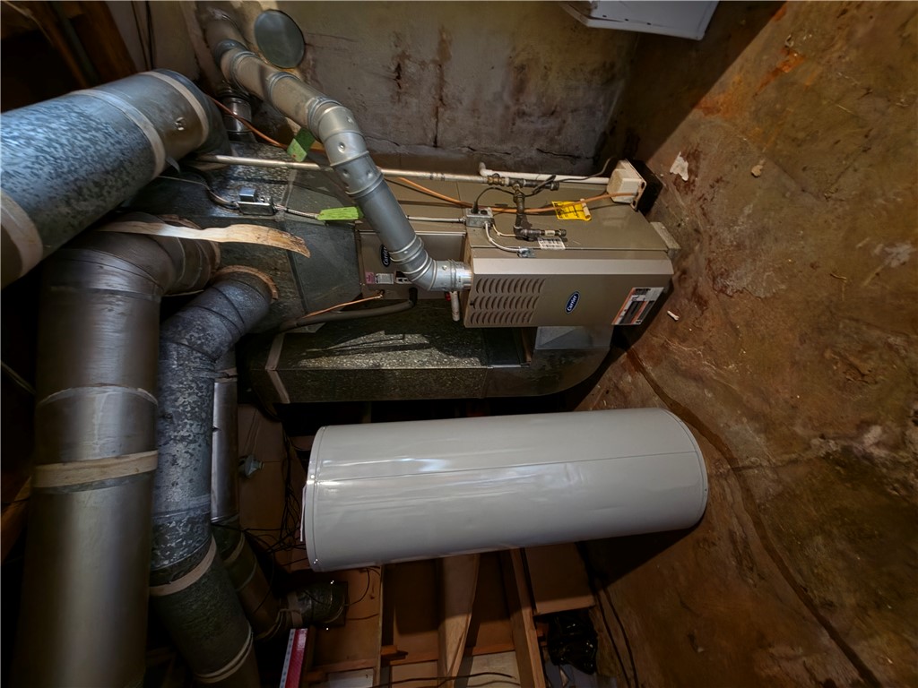 3109 Shroyer Road Kettering, OH 45429 - Photo 17 of 25 Essential utilities including heating and water systems are thoughtfully integrated.