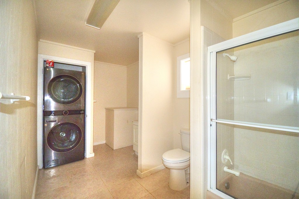 155 A Nimitz Road Kerrville, TX 78028 - Photo 11 of 17 a bathroom with a toilet and a shower