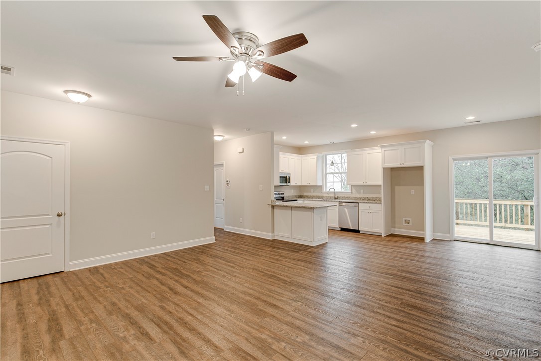 123 Carter Road Cumberland, VA 23040 - Photo 4 of 25 The open floor plan is spacious and allows for easy entertainment.