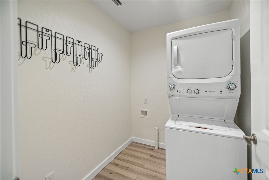 253 Carrie Street Port O'Connor, TX 77982 - Photo 10 of 33 Laundry Room - Plumbed for an Ice Machine