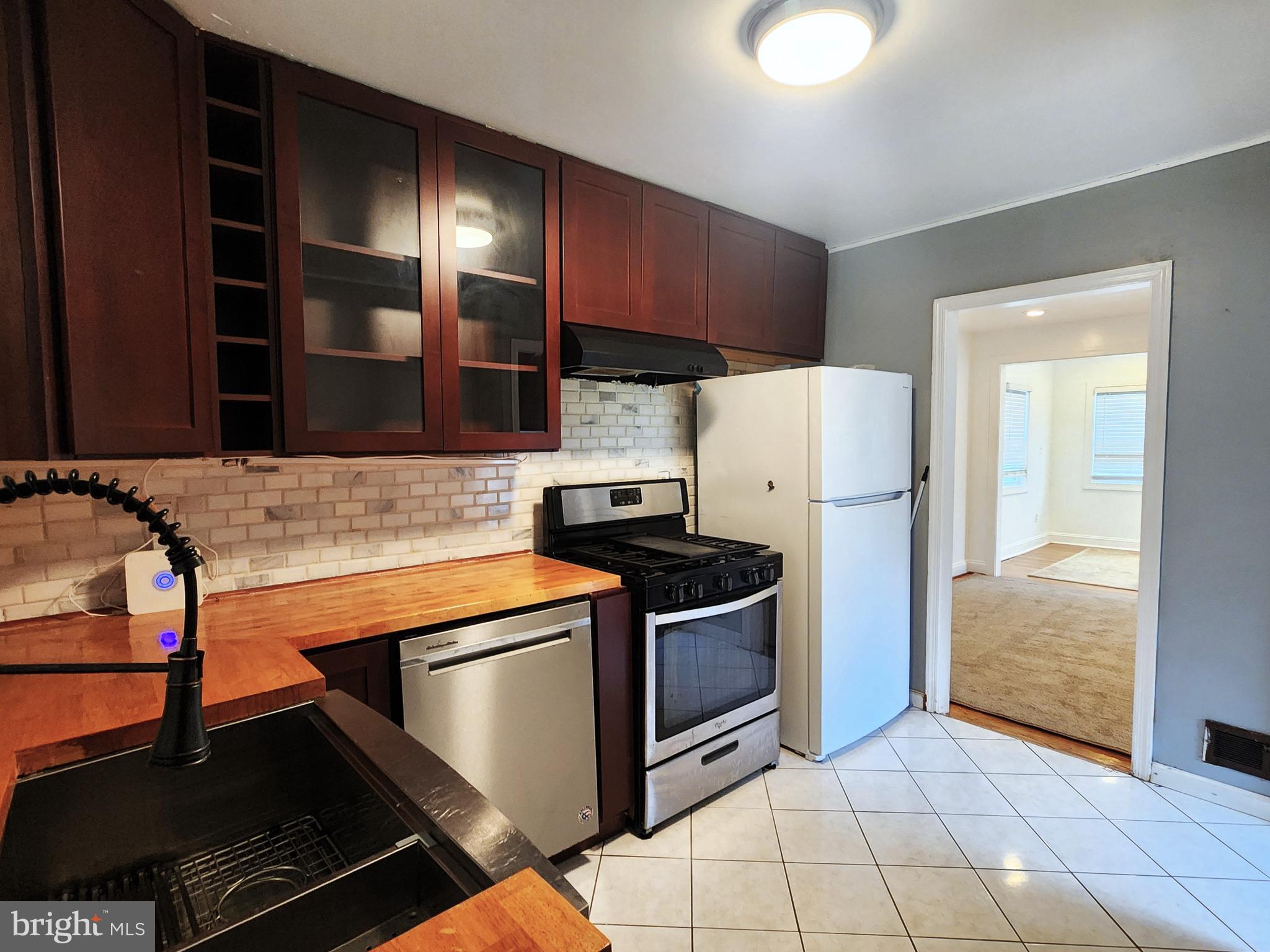 3207 Bryant Avenue Baltimore, MD 21227 - Photo 7 of 20