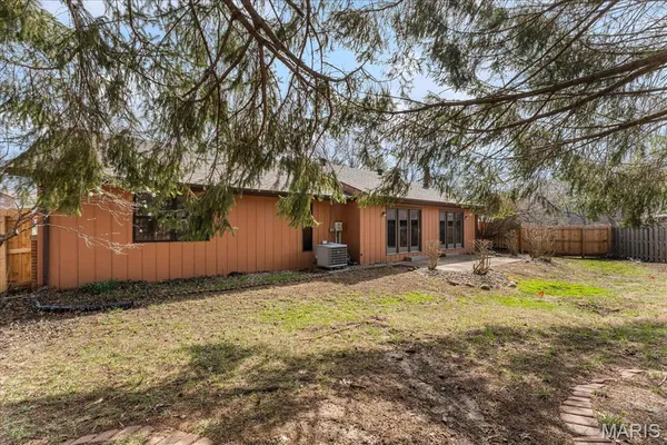 $320,000 | 624 Wildwood Lane, O'Fallon, IL 62269