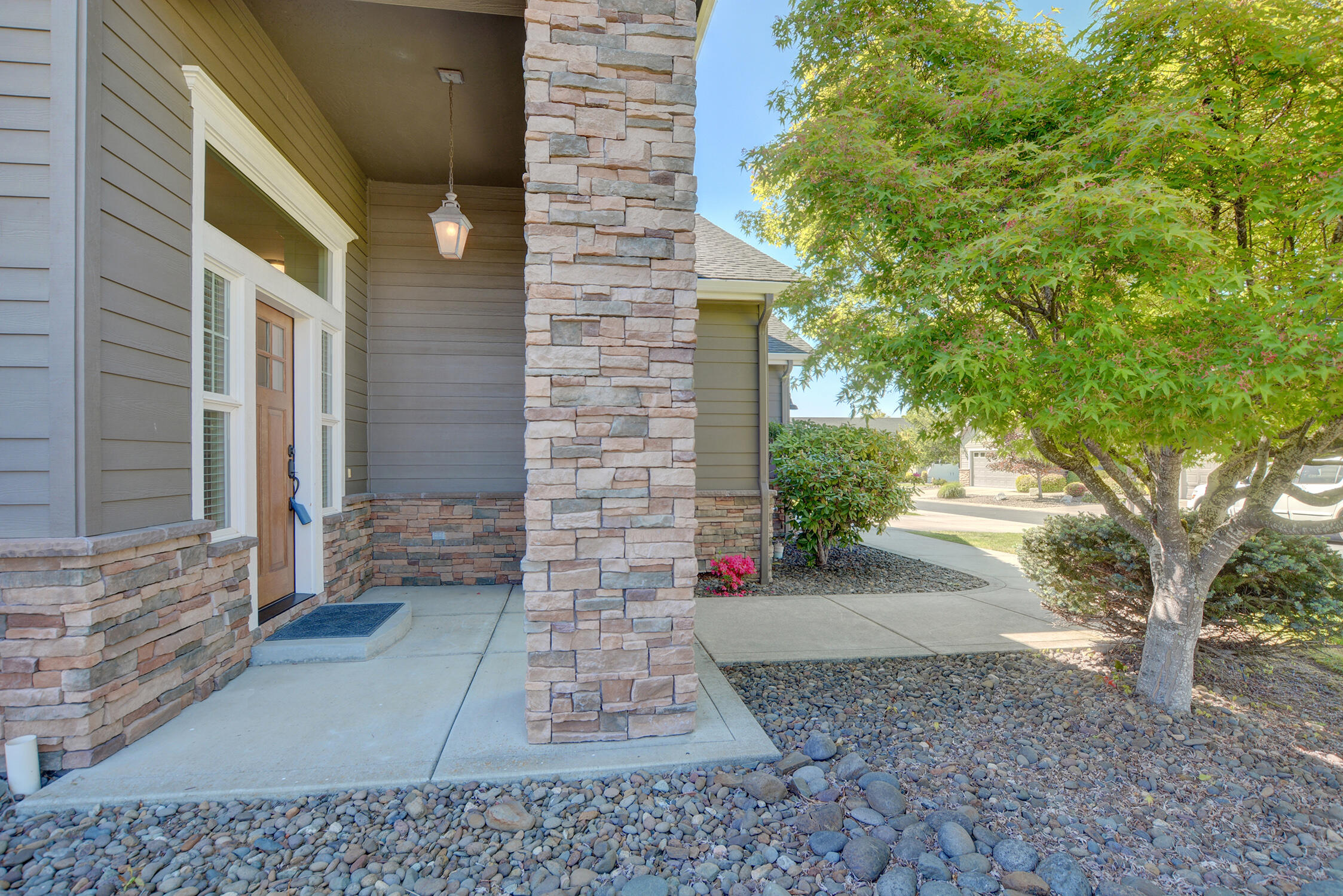 108 Sandridge Way Eagle Point, OR 97524 - Photo 12 of 55 DSC_6191_2_3Interior Custom Settings