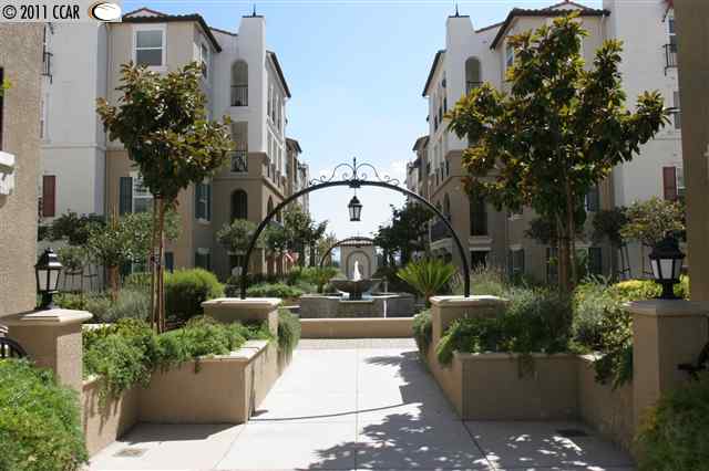 a view of a fountain in the backyard of a house