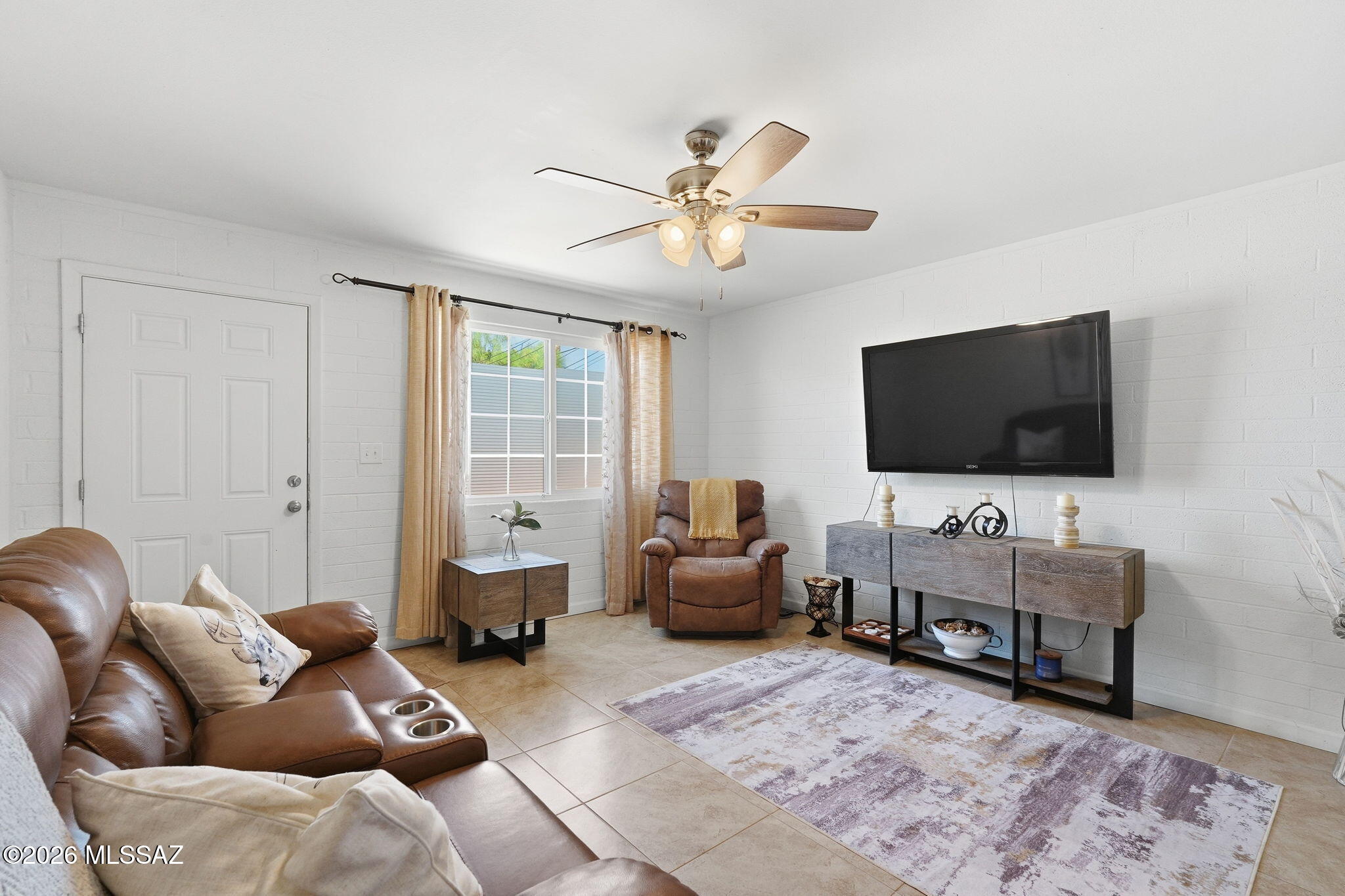 396 North Silverbell Road, Unit A Tucson, AZ 85745 - Photo 4 of 23 living room