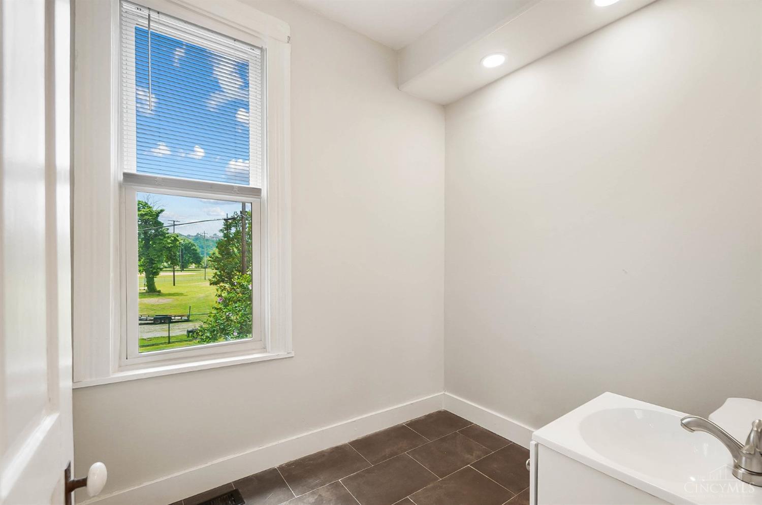 3143 Riverside Drive Cincinnati, OH 45226 - Photo 20 of 50 Gallery Image 20