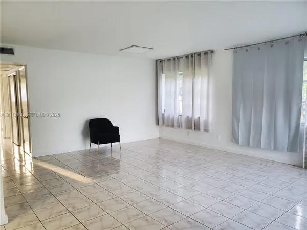 $2,000 | 1450 Atlantic Shores Boulevard, Unit 101, Hallandale Beach, FL 33009