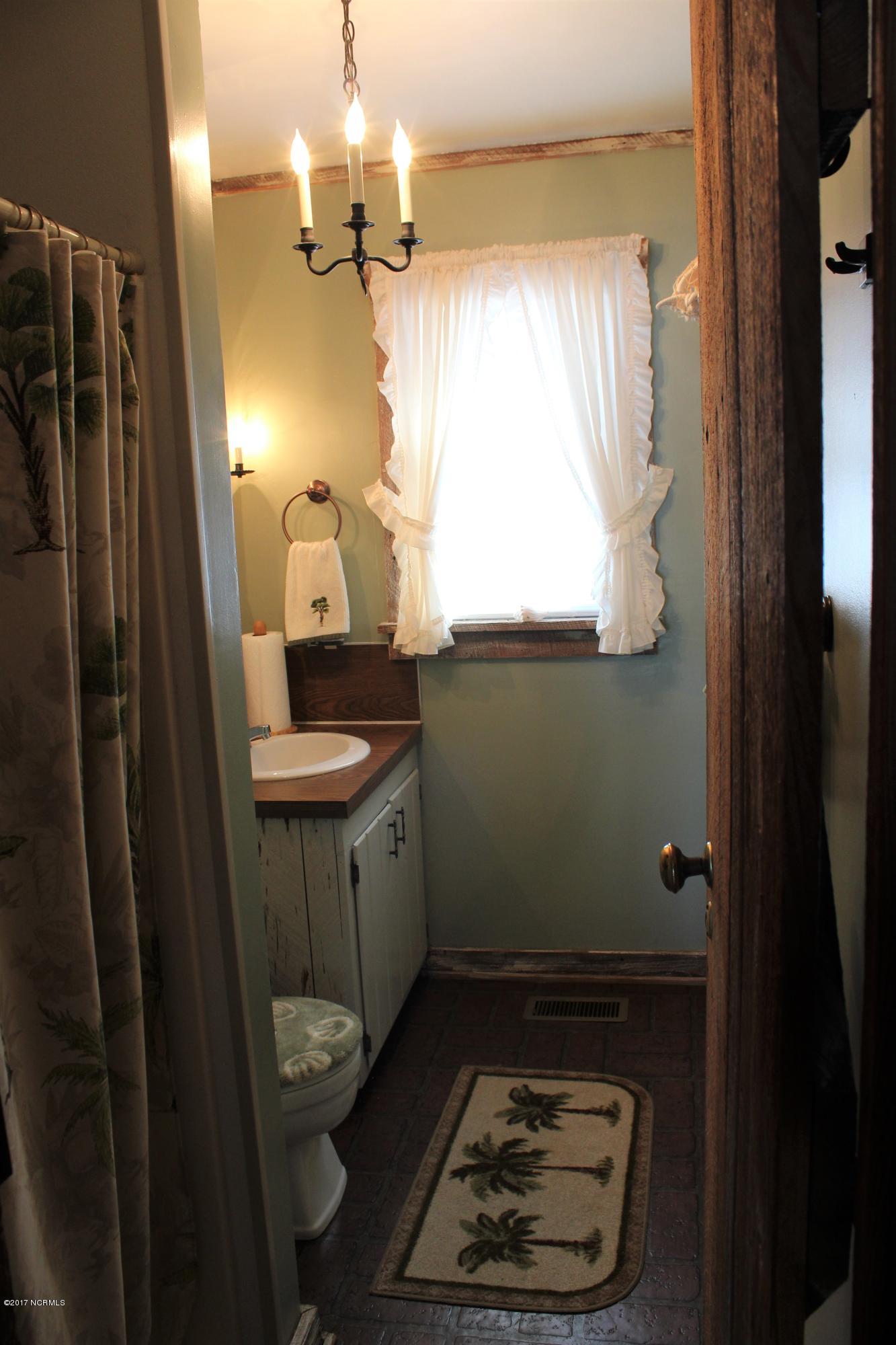 1123 Teachs Point Road Bath, NC 27808 - Photo 14 of 27 IMG_3656