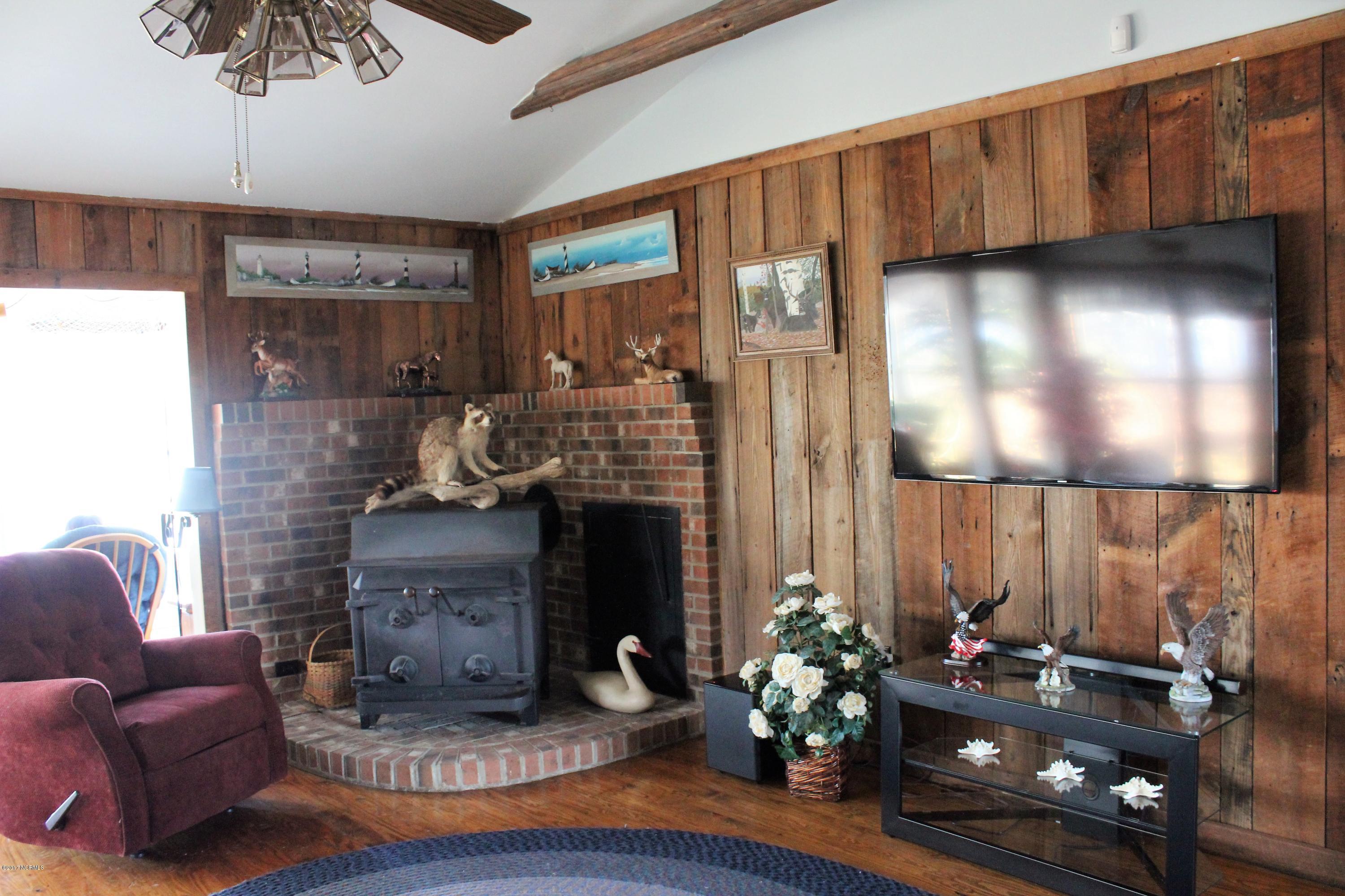1123 Teachs Point Road Bath, NC 27808 - Photo 6 of 27 IMG_3641