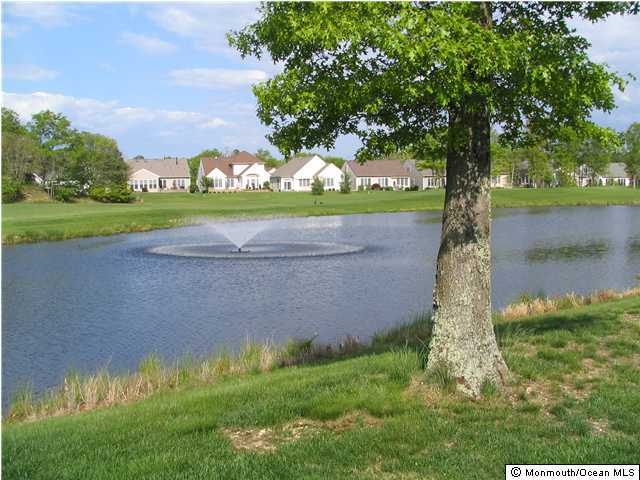 36 Winged Foot Road Jackson, NJ 08527 - Photo 2 of 3 a view of a garden with a tree