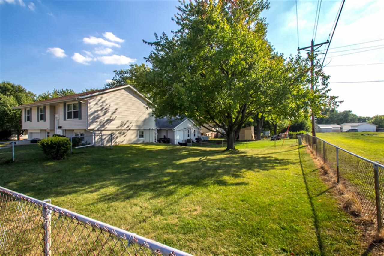 2131 Maplecrest Road Bettendorf, IA 52722 - Photo 3 of 15 Gallery Image 3