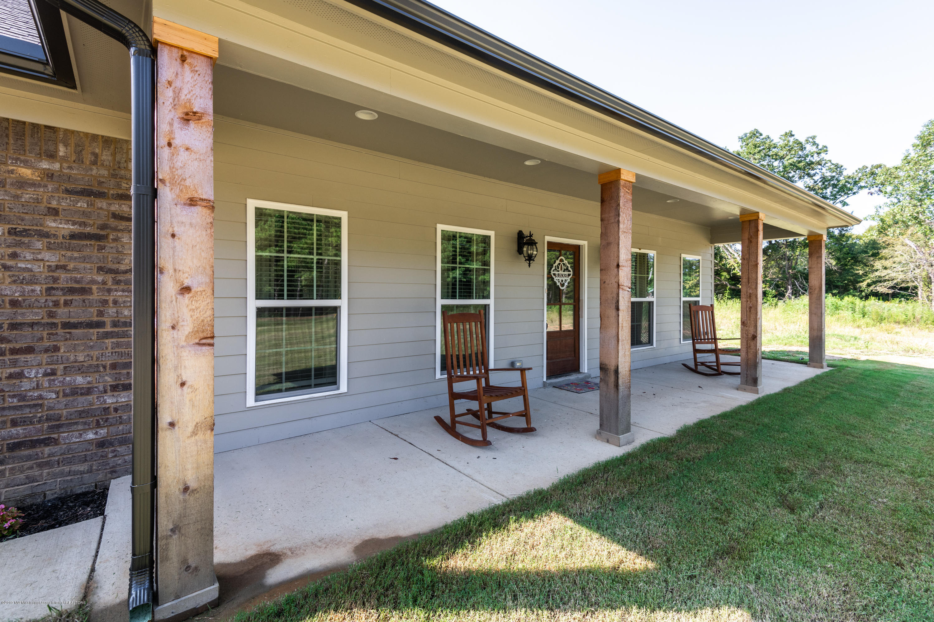 596 Red Banks Road Coldwater, MS 38618 - Photo 3 of 20 DSC_1924