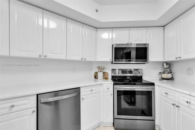 $885,000 | 1800 Sunset Harbour Drive, Unit 1003, Miami Beach, FL 33139