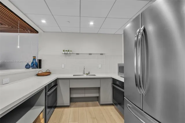 $885,000 | 1800 Sunset Harbour Drive, Unit 1003, Miami Beach, FL 33139