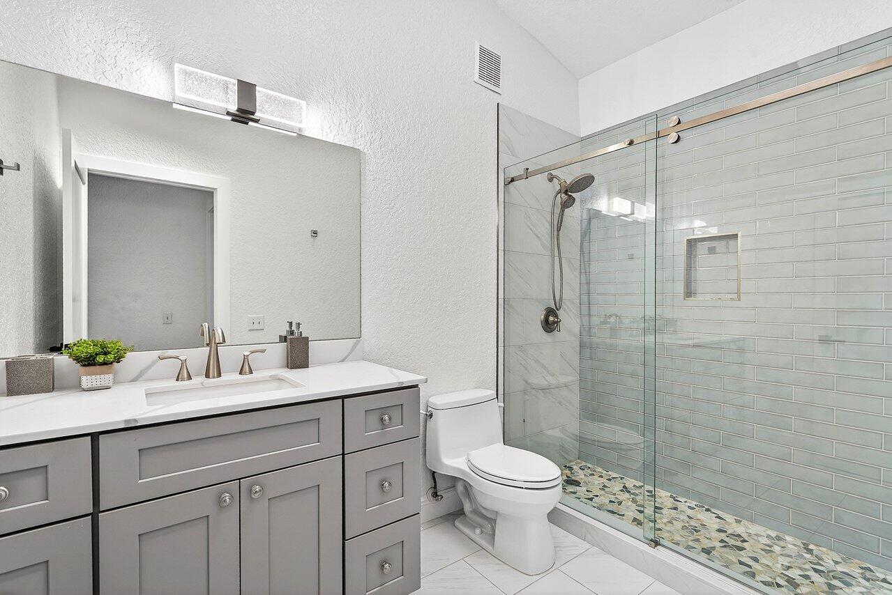 8331 Southeast Quail Ridge Way Hobe Sound, FL 33455 - Photo 11 of 24 Hall Bath