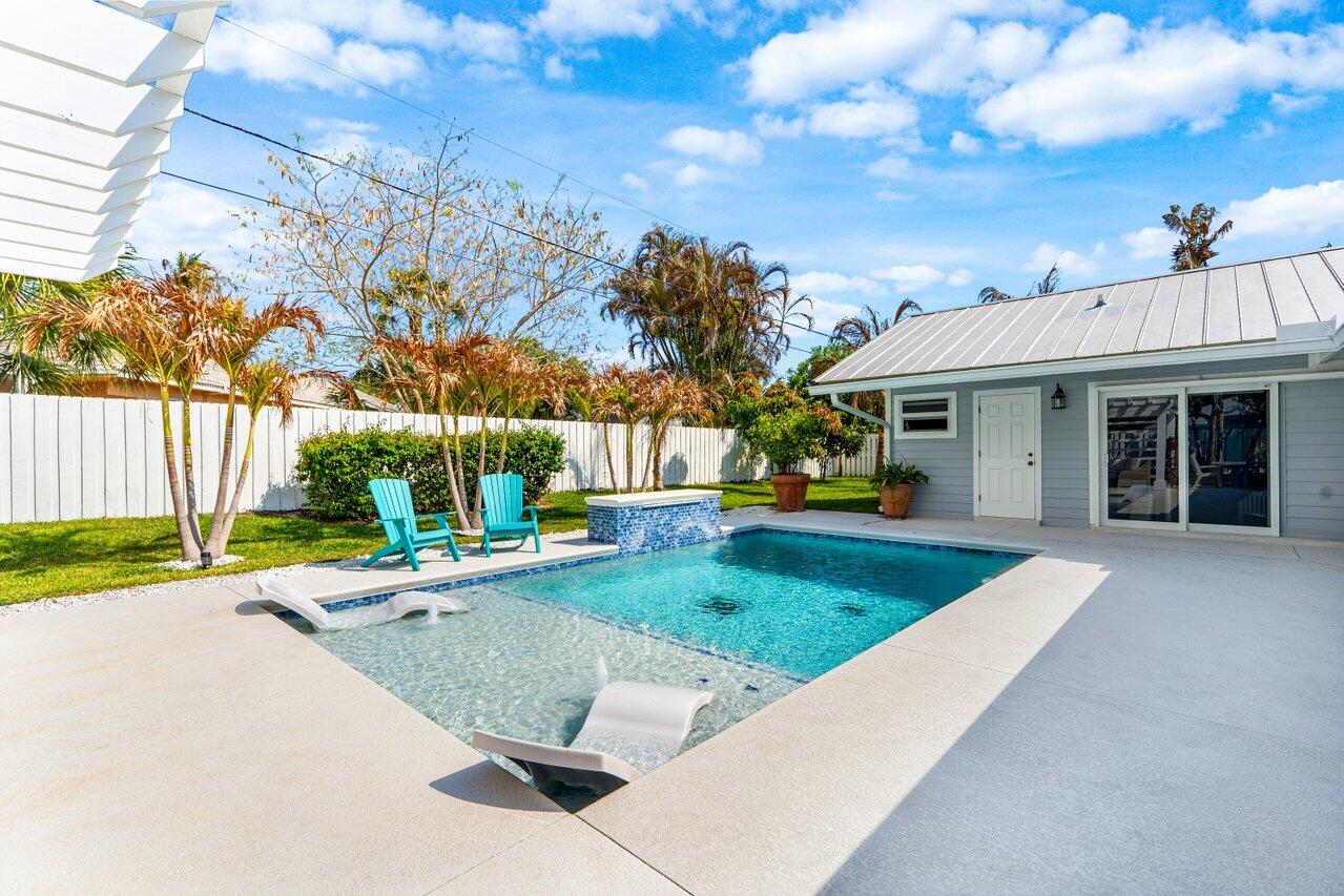 8331 Southeast Quail Ridge Way Hobe Sound, FL 33455 - Photo 19 of 24 Bubblers & Waterfall